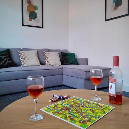 3-Bed Home From Home, Sleeps 6, Great For Contractors, Close To Gulliver'S Valley Theme Park, Free Parking, Hot Tub, Couple Retreat Sheffield Exterior photo