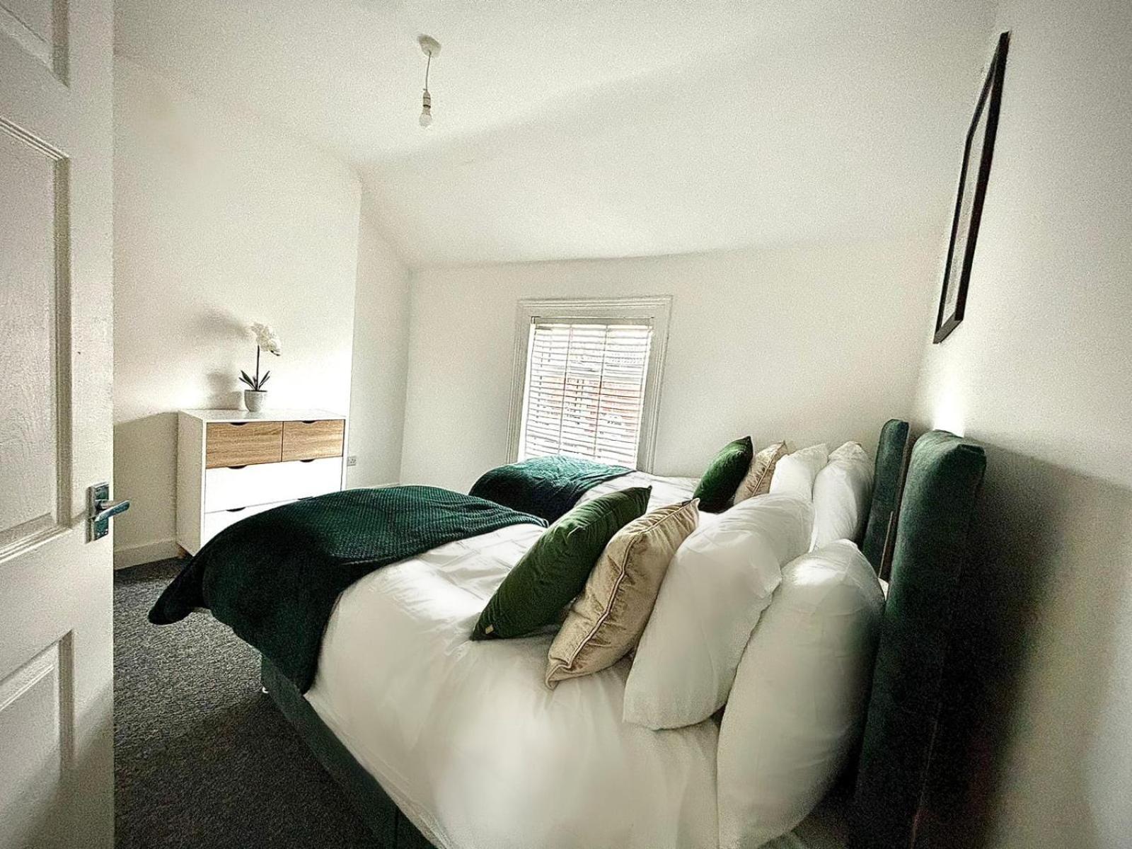 3-Bed Home From Home, Sleeps 6, Great For Contractors, Close To Gulliver'S Valley Theme Park, Free Parking, Hot Tub, Couple Retreat Sheffield Exterior photo